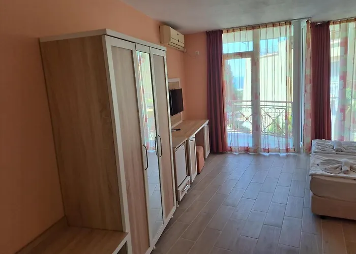 Хотел копакабана 2*